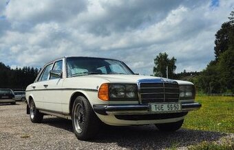 Mercedes Benz W123, 230E, piano