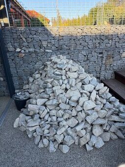 Lomový kámen do gabionu