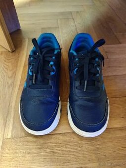 Chlapecké sportovní boty Adidas, vel. 34