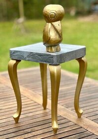Dřevěný stolek malý ve stylu VERSACE
