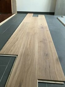 Třívrstvá dřevěná dubová podlaha olej OSMO odstínu Porcelain - 1