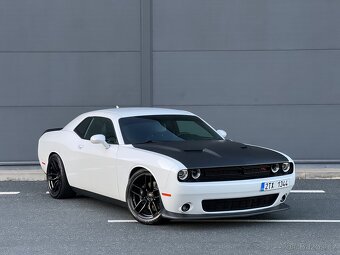 DODGE CHALLENGER RT SCATPACK 6,4l V8. MANUÁL /nebouraný