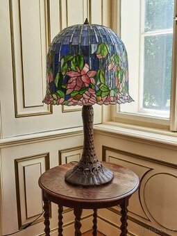 Tiffany stolní lampa s vitrážovým stínidlem – výška 84 cm