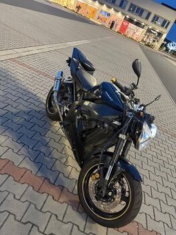 Yamaha R1 (2003) – přestavěná na streetfightera