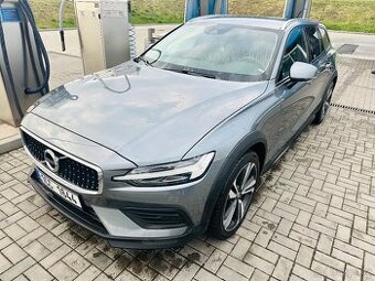 TOP: Volvo V60 XC  2,0 D4