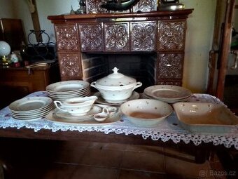PĚKNÝ STARÝ PORCELÁNOVÝ JÍDELNÍ SERVIS