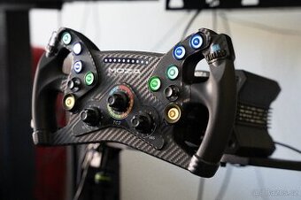 Simracing výbava (MOZA, Fanatec - DD, volant, pedály, ...)