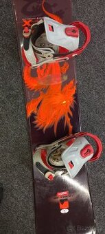 Snowboard plus boty
