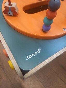 Interaktivni hraci kostka Janod pro deti od 1roku