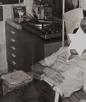 Retro komody (asi Fr.Jirák) spojené kovovou konstrukcí