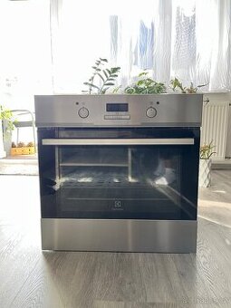 Vestavěná trouba Electrolux