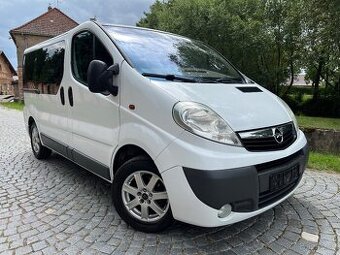 HEZKÝ OPEL VIVARO 2.5 CDTI -- WESTFALIA -- WEBASTO -- SPANÍ