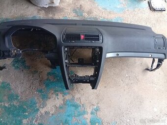Prodám na škoda Octavia 2 přístrojová deska (palubní deska)+
