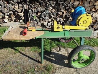 Štípačka na dřevo mechanická