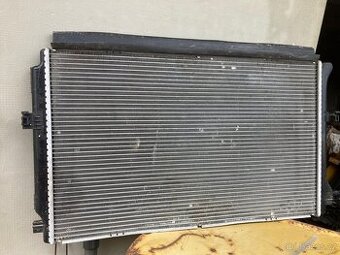 CHLADIČ Superb 3 orig. 5Q0121251GD