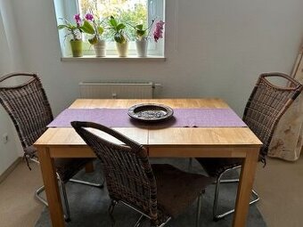 Stůl jídelní rozkládací a 3 jídelní ratanové židle