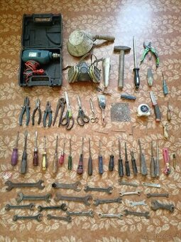 Velká sada nářadí ( vrtačka, klíče, šroubováky atd)