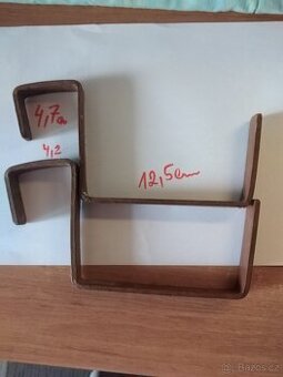 Háky na truhlíky na balkon,6ks