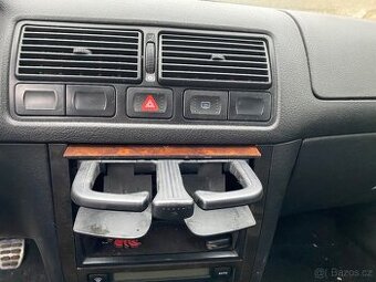 Golf 4 držák nápojů