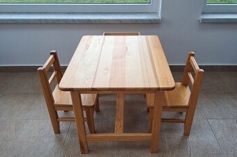 Dětský stoleček a židličky