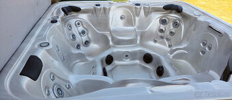 Luxusní vířivka Elite Polar Bear (230x230x88) pro 5 osob v z