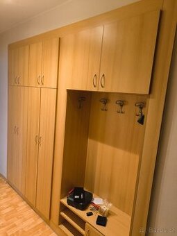 Předsíňová skříň