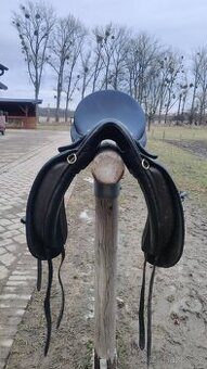 Drezurní sedlo Euroriding Diamant 17/3