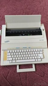 elelktrický psací stroj