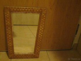 Zrcadlo s vyplétaným rámem