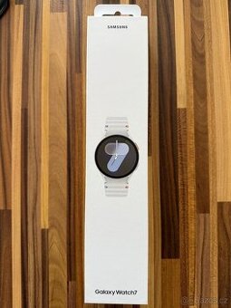 Samsung Galaxy Watch 7 + obal, řemínky a sklo