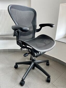 kancelářská židle Herman Miller Aeron Classic - top stav