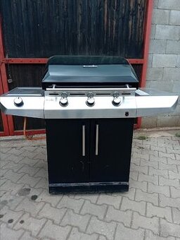 Zahradní plynový gril s plotnou