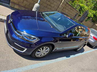Volkswagen e-Golf, 100kW 136 PS,tepelko,2 sady kol
