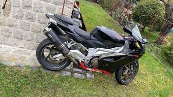 Aprilia RSV 1000 R - 1