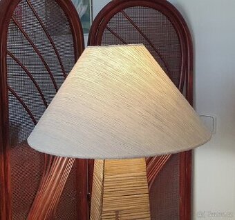 Stojací lampa v koloniálním stylu, Brno