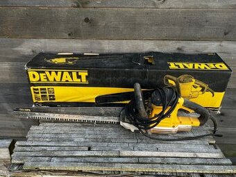 DeWalt Aligator pila na cihly