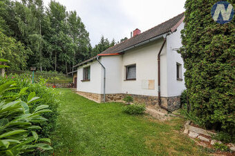 Rodinný dům u lesa v obci Dubenec – oáza klidu kousek od Pra