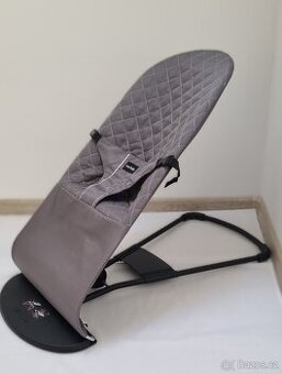 Použitá lehátka Babybjörn, potahy a hračky
