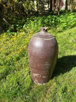 Stara kameninova nadoba