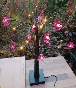 Světelný stromek s netopýry