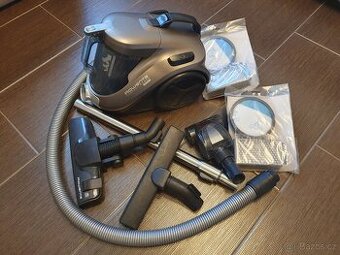 Bezsáčkový vysavač Rowenta Compact Power Cyclonic