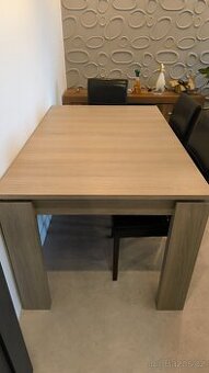 Jídelní stůl rozkládací