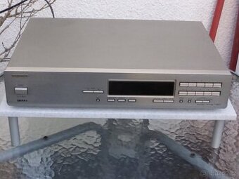 ONKYO T-4211 špičkový tuner s RDS, 30 předvoleb