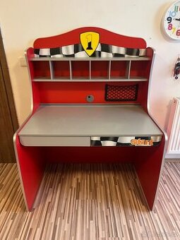 Dětský psací stůl pro kluka