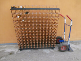 Regál na víno, vinotéka, stojan na uložení lahví za 2.000 kč