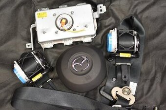 Mazda palubní deska bezpečnostní pás airbag