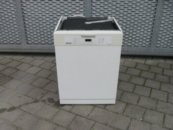 MIELE MYČKA,VOLNĚ STOJÍCÍ,POD KUCHYNSKOU LINKU,LCD,tř.A+