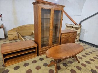 Celý set 3 ks nábytku