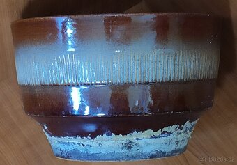 Retro květináče, misky, konve