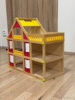 Dřevěný hrací domeček 55 cm